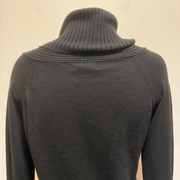 Banana Republic Wool Cashmere Turtleneck Sweater Size Medium - Picture 6 of 9
